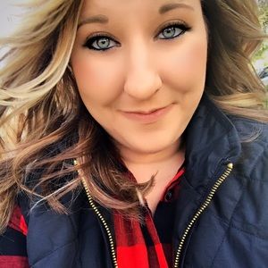 Meet your Posher, Adrienne